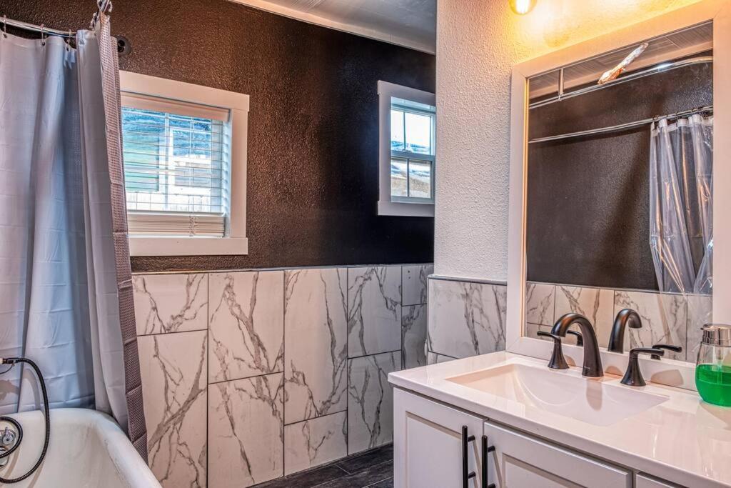 4Br Victorian Walk To Uc Davis & Shriner Med Cen Villa Sacramento Exterior photo