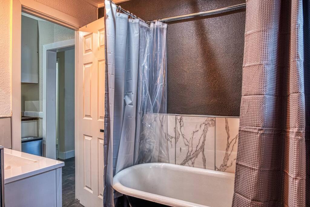 4Br Victorian Walk To Uc Davis & Shriner Med Cen Villa Sacramento Exterior photo